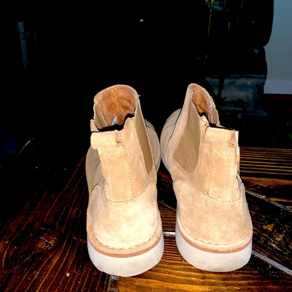 Tom’s booties - Picture 3 of 3